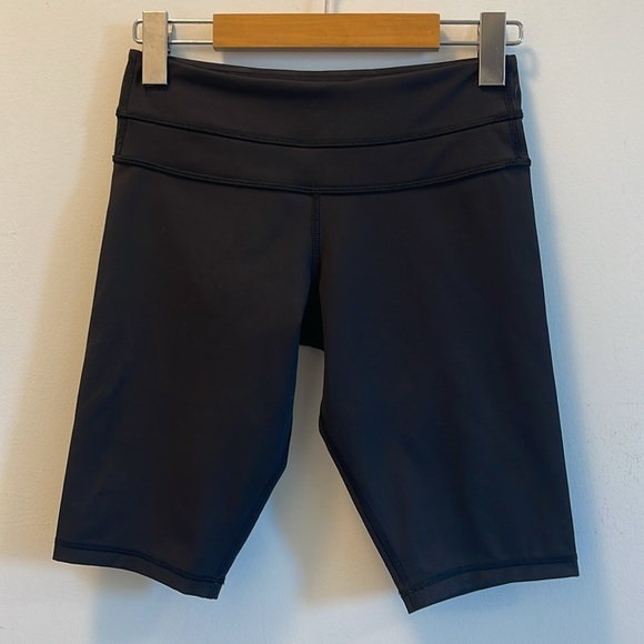 discontinued lululemon low rise luxtreme biker short - Picture 3 of 3